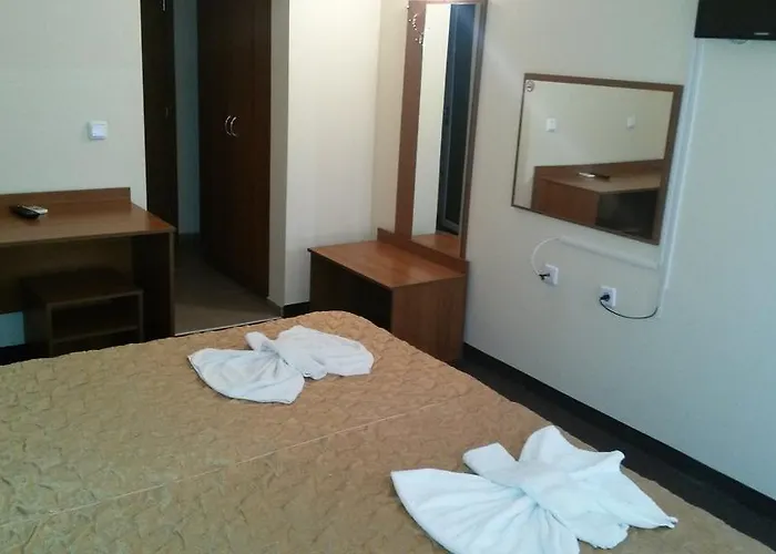 Sandor فندق نيسيبار