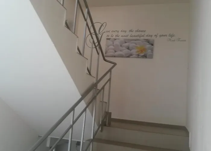 Sandor فندق نيسيبار