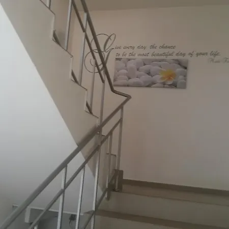 Sandor מלון נסבר